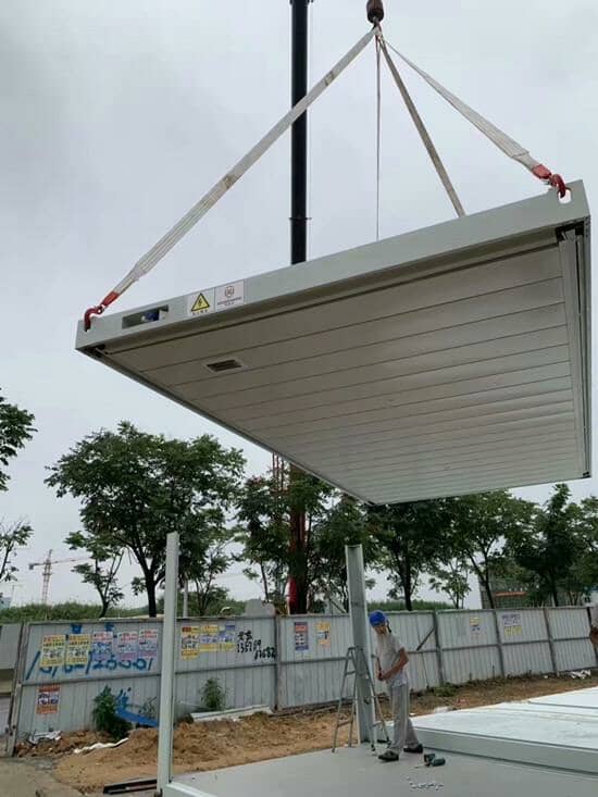 打包箱房顶部为独立的单元，内置暗线及吊顶图