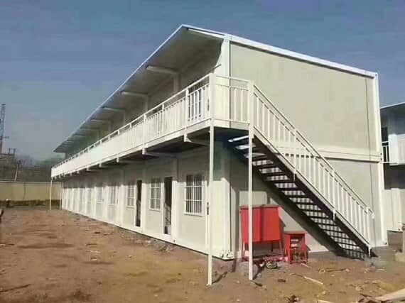 白色拼装式住人集装箱活动板房图